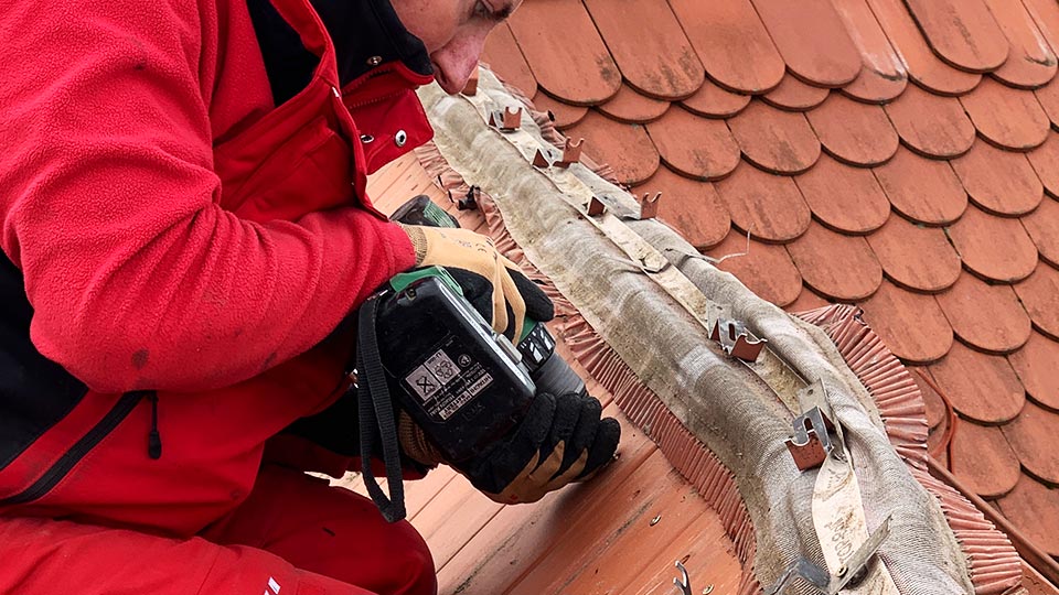 Spengler Notdienst - Was tun, wenn das Dach sofort repariert werden muss?